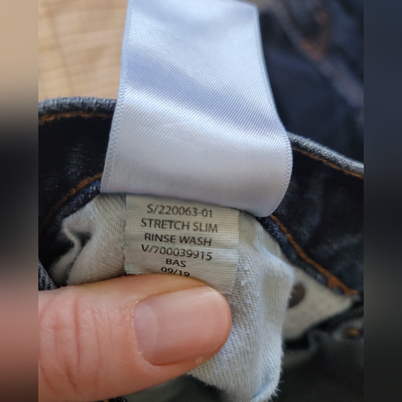 Old Navy Stretch Slim Jeans in Dark Wash - Picture 4 of 5